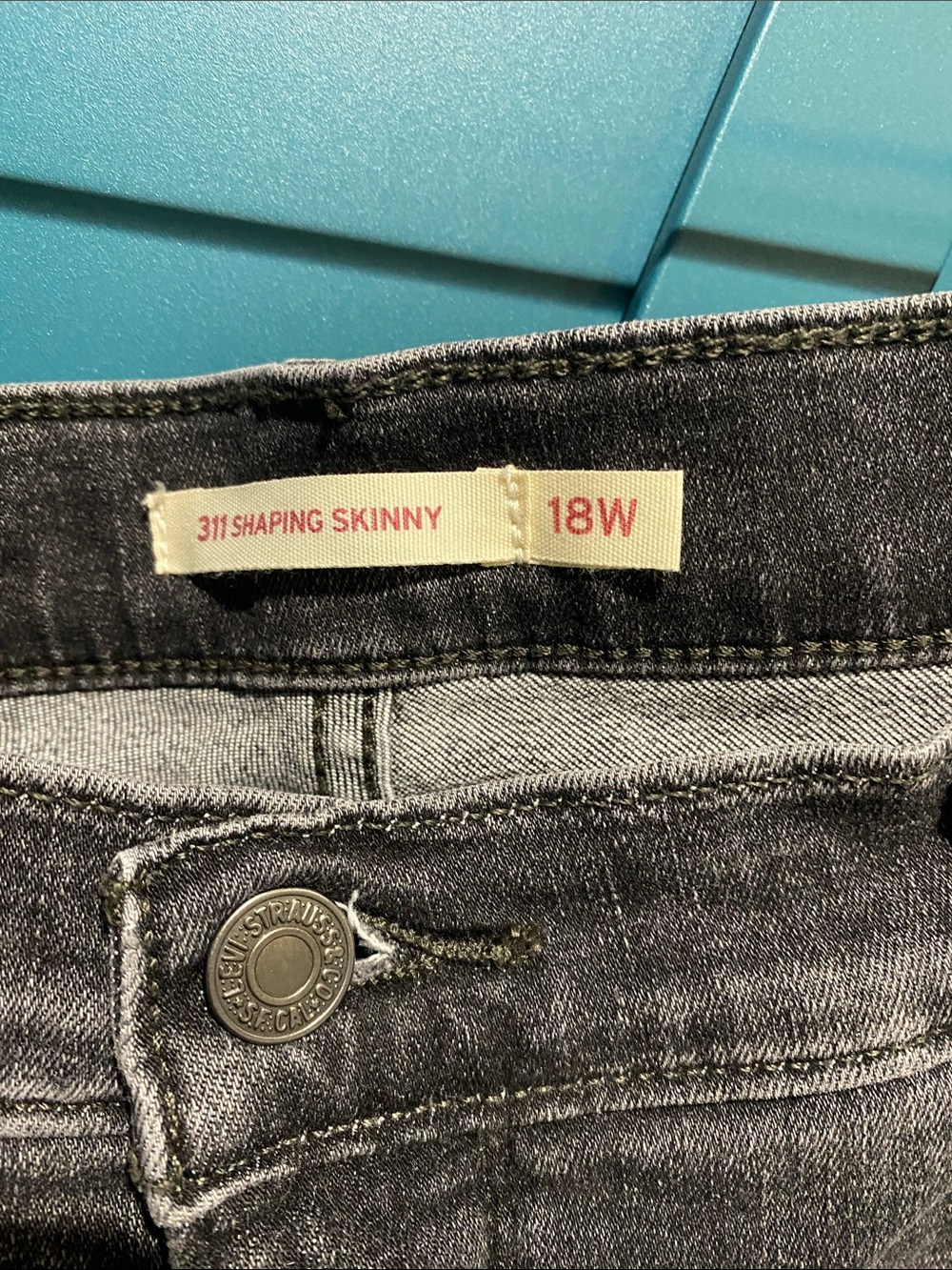 Levi’s 311 Black-Washed Straight-Leg Jeans 18W - Picture 2 of 9